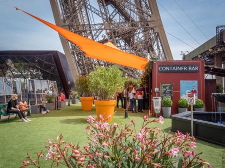terraza de verano en el primer piso de la Torre Eiffel