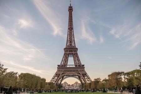 Tour Eiffel entière depuis Champs de Mars